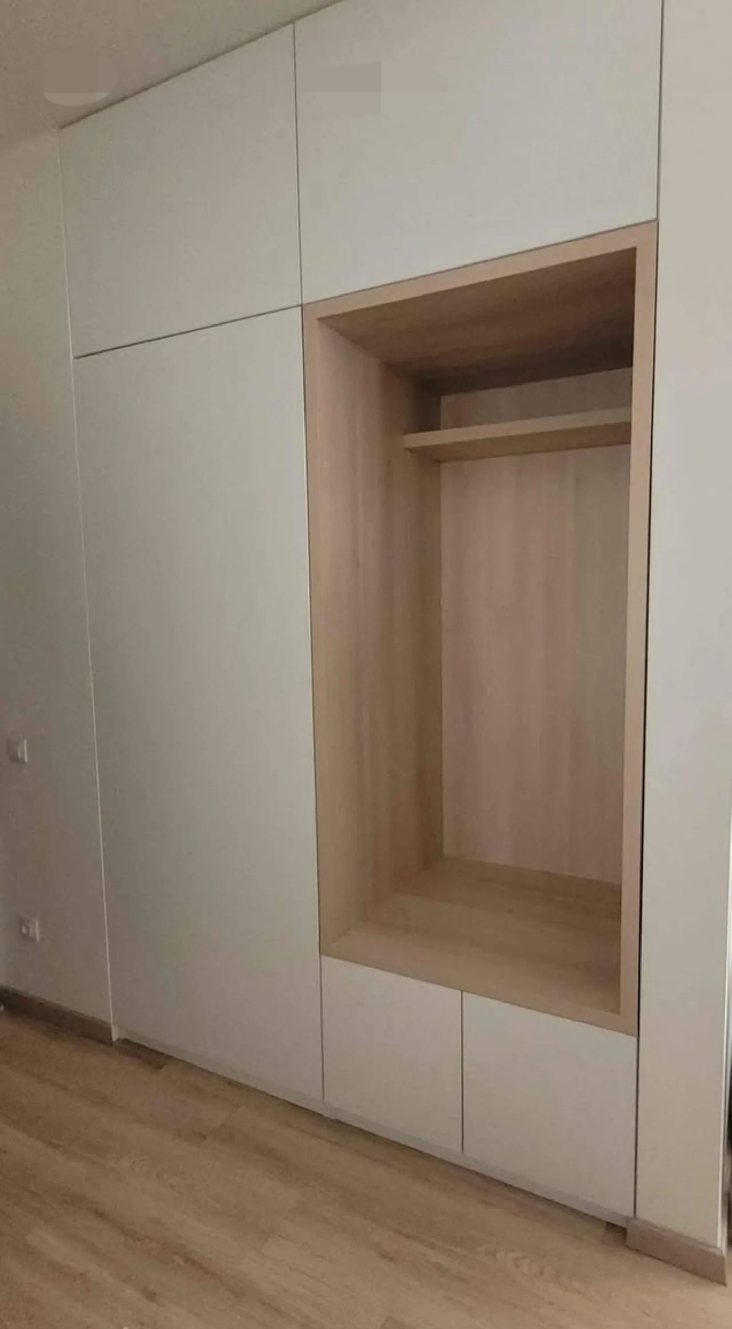 Vstavaná Skriňa